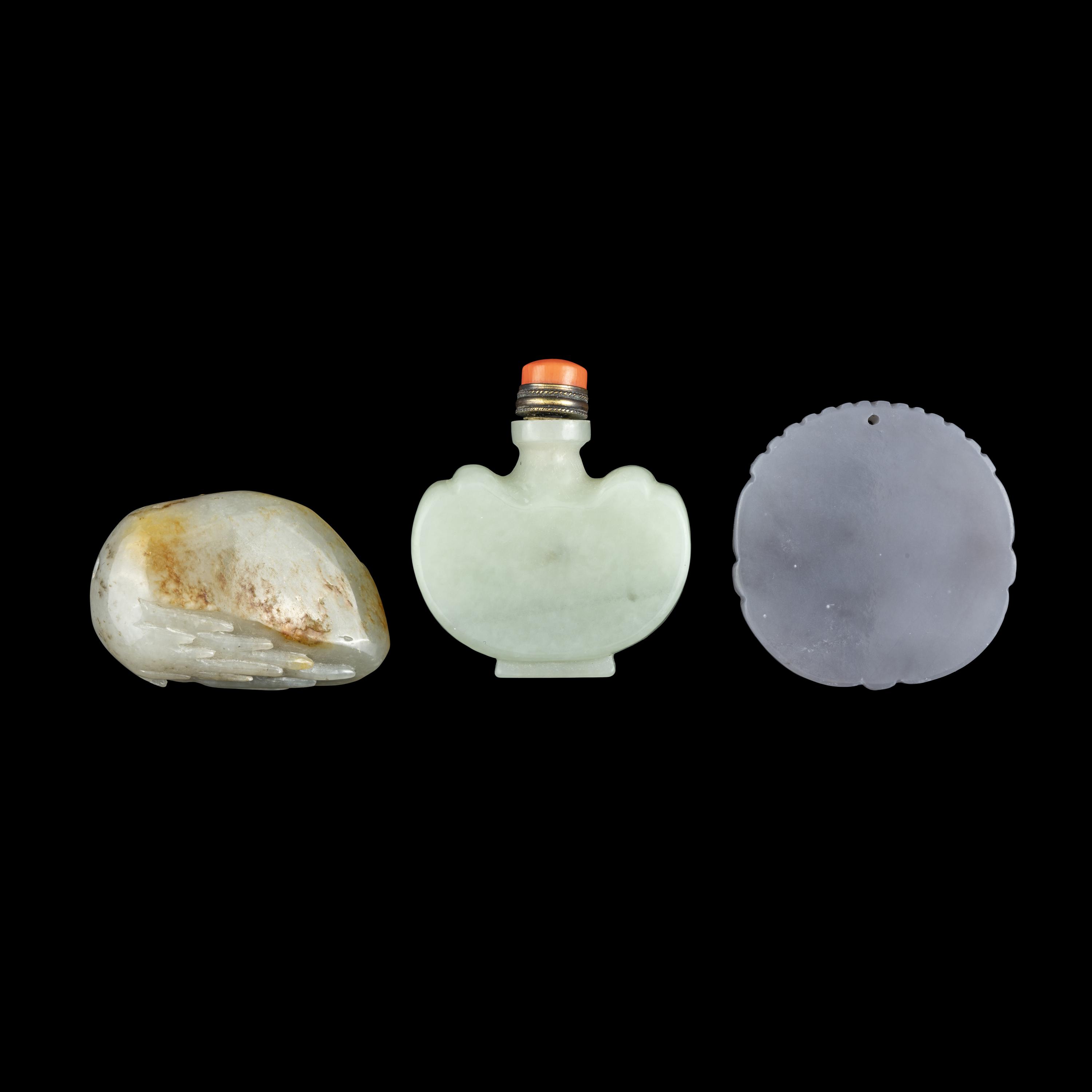 Three Chinese Celadon Jade Articles, 20th Century 近代 青白玉鼻烟壺、把件、牌子一組三件