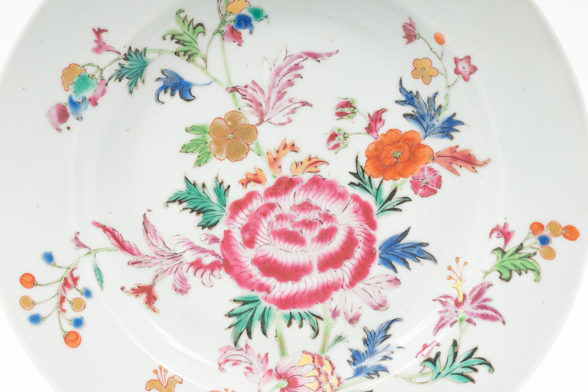 A Pair of Chinese Export Porcelain Plates