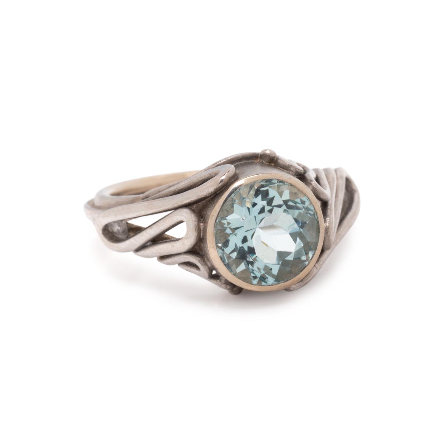 WHITE GOLD AND AQUAMARINE RING