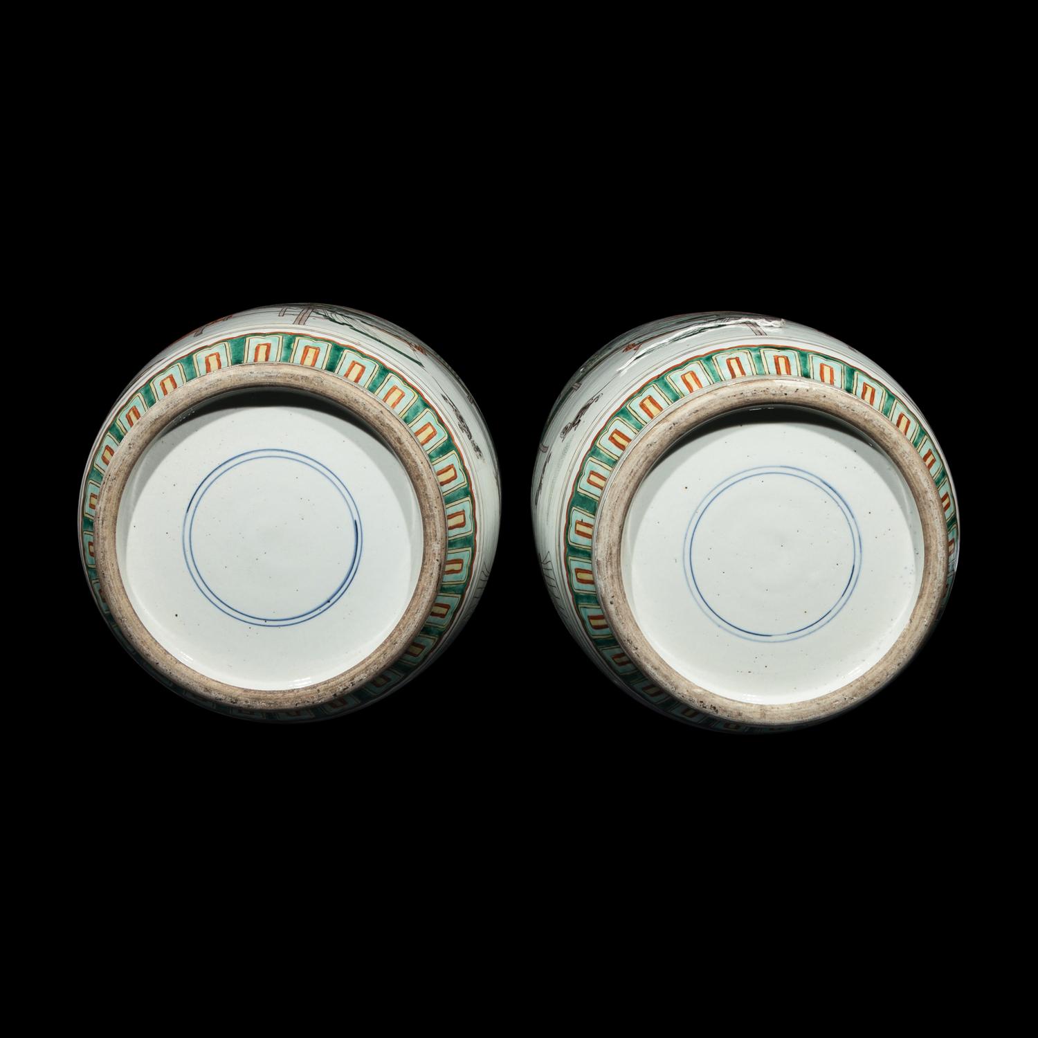 A Pair of Chinese Famille Verte Rouleau 'Ladies' Vases, 20th Century — 近代 五彩美人图棒槌瓶一对