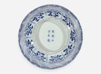 A Chinese blue and white porcelain "Fishes" bowl, Kangxi period 青花游魚盌 清 康熙