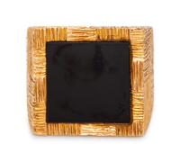 An 18 Karat Yellow Gold and Onyx Ring,