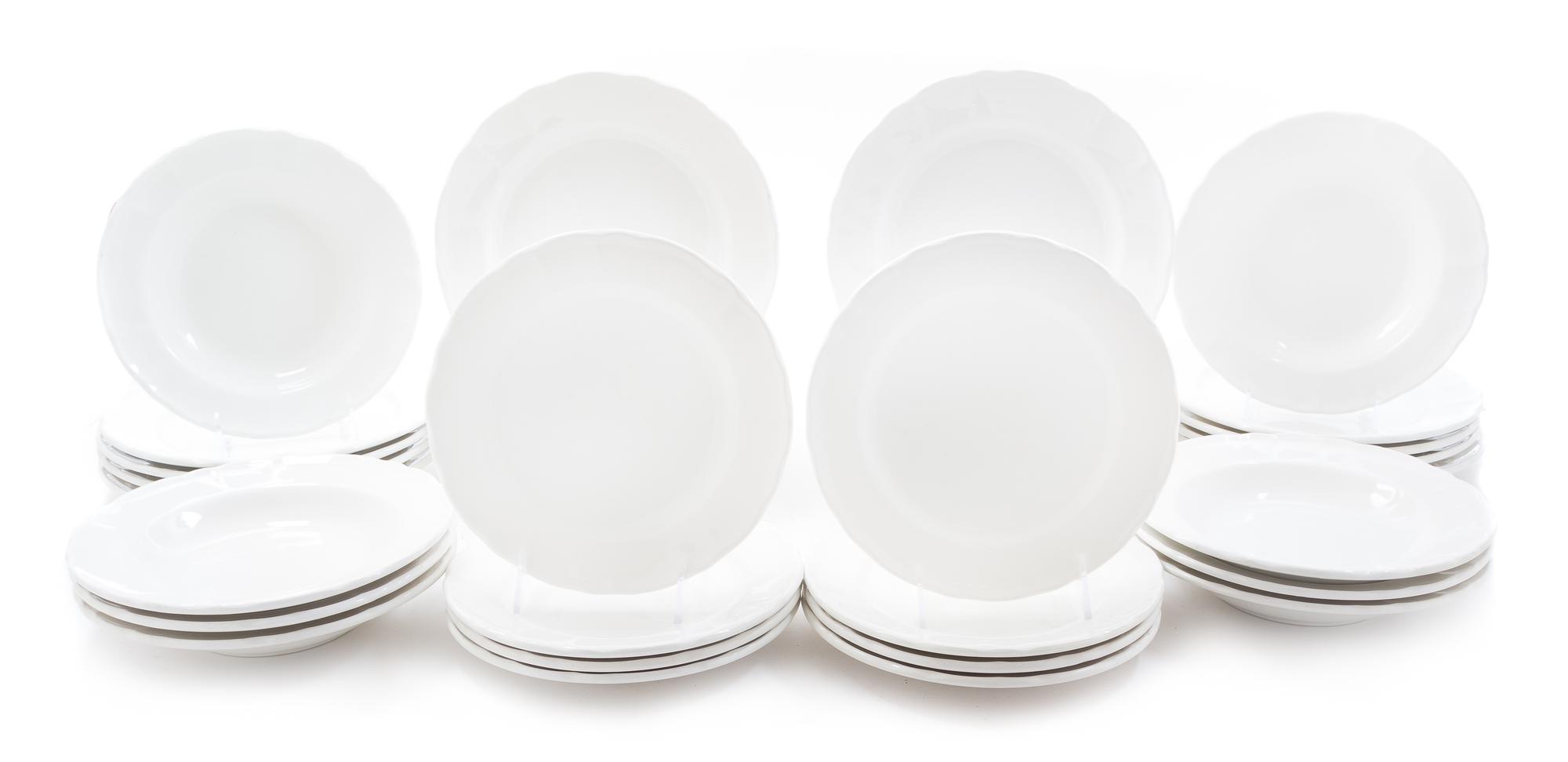 An Italian Stoneware Dinner Service Diameter of dinner plate 10 inches. — 20TH CENTURY