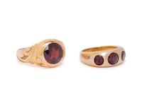 COLLECTION OF YELLOW GOLD AND GARNET RINGS