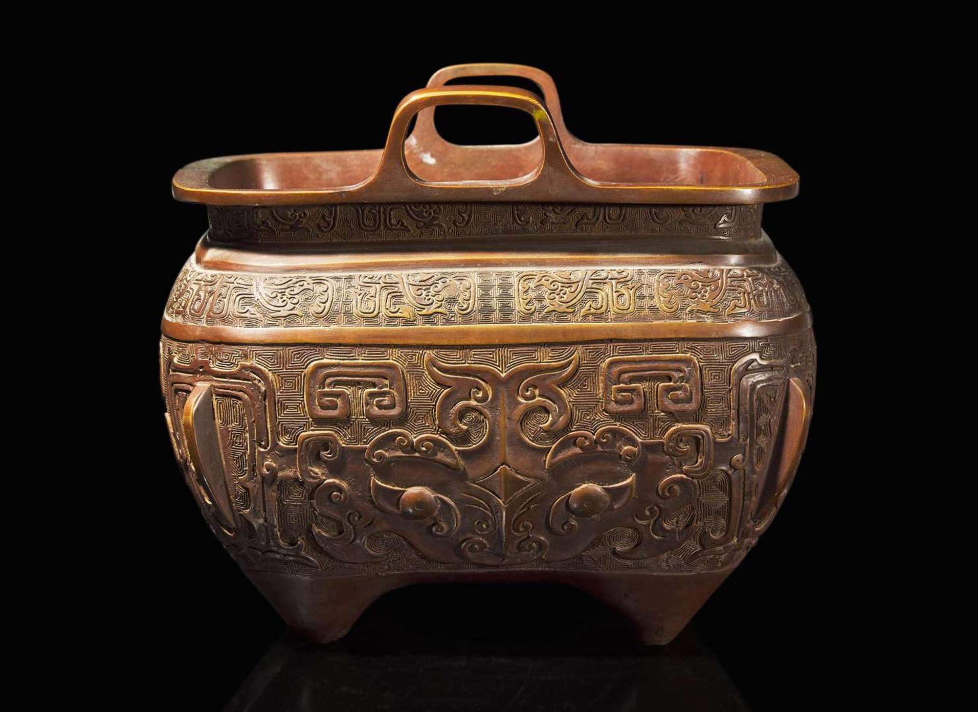 RTO A large Japanese patinated bronze archaistic censer 日本銅加漆倣古香爐