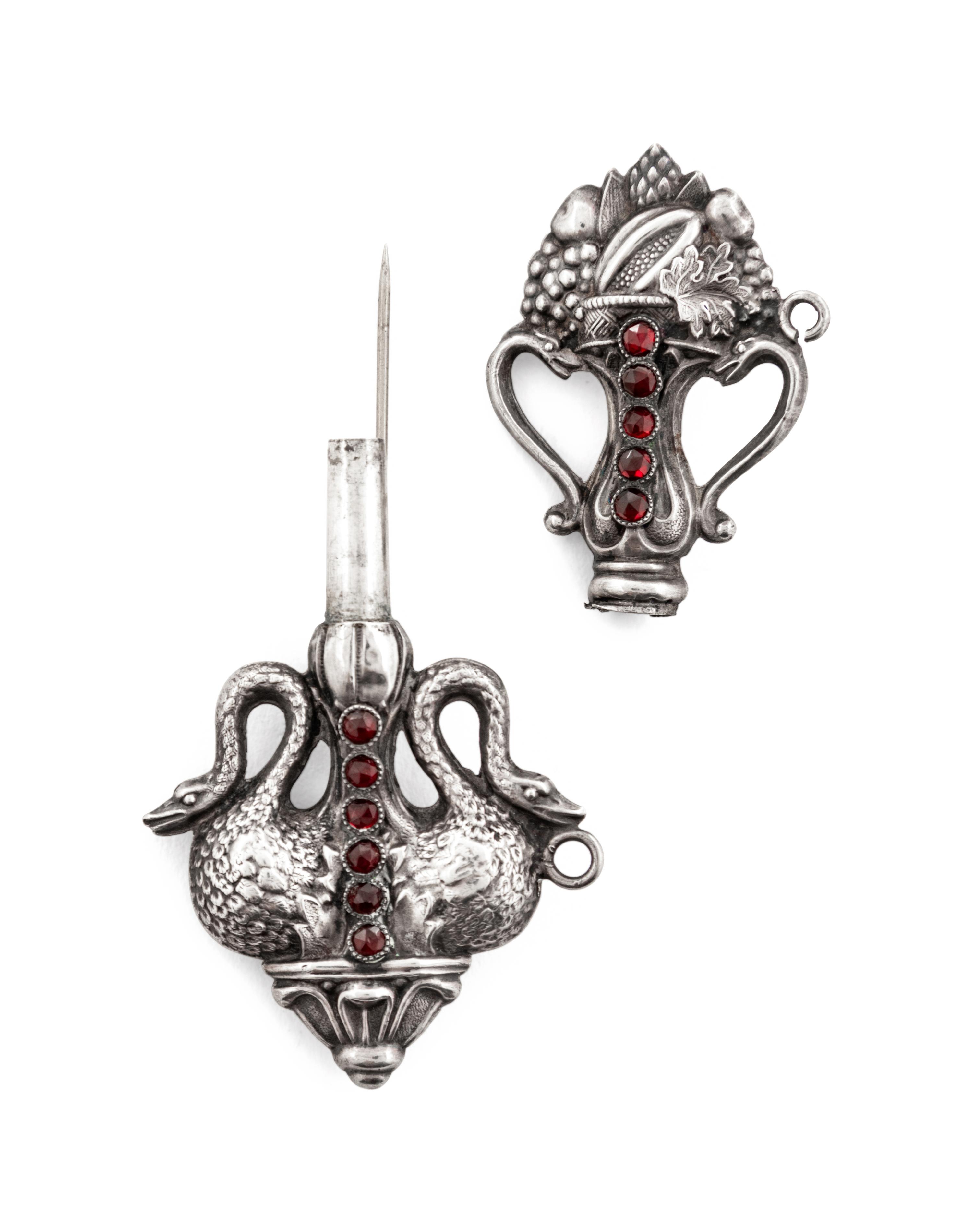 A Continental Garnet-Mounted Silver Needle Case