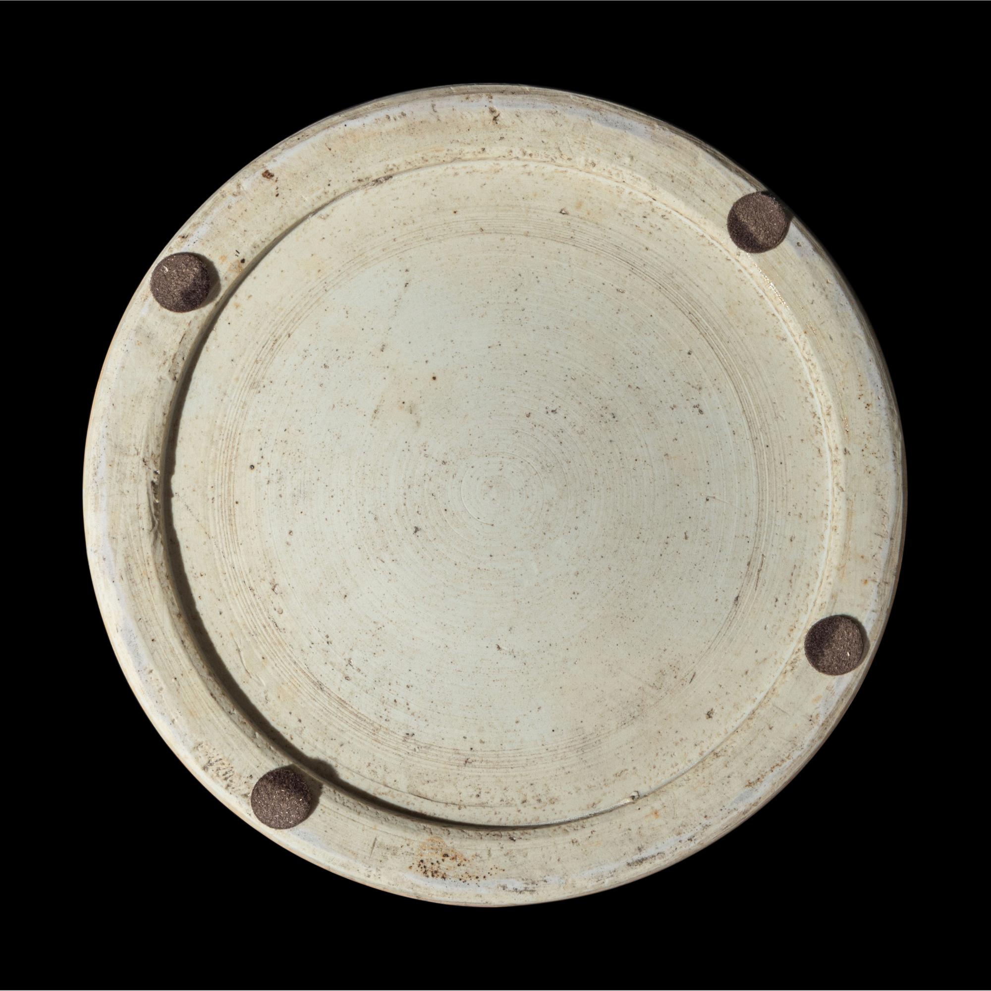A Chinese Blue and White 'Floral' Porcelain Ice Bucket, Kangxi Period 清康熙 青花纏枝花卉紋冰桶