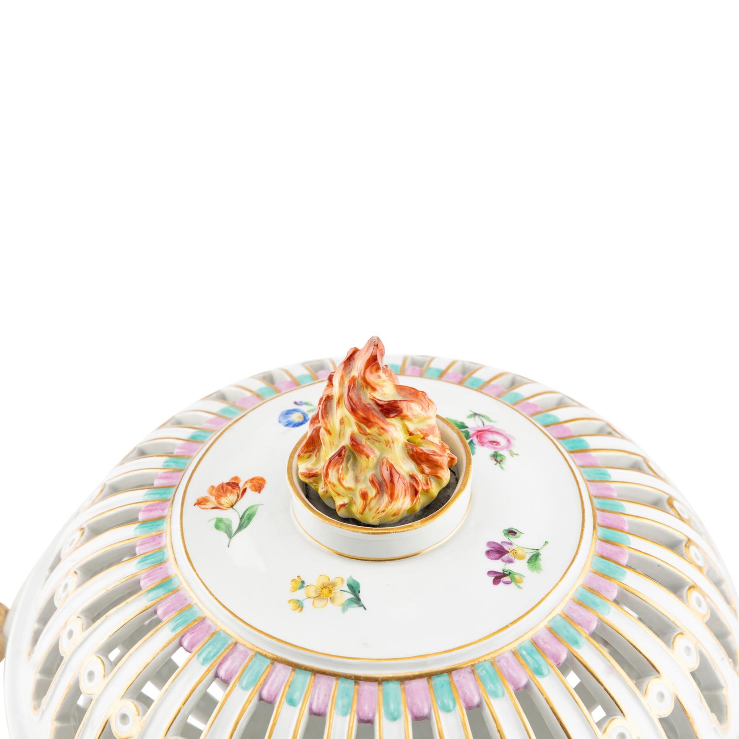 A Meissen Porcelain Covered Potpourri Dish