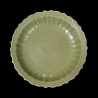 A Longquan celadon barbed dish 龙泉窑青瓷大盘 Late Yuan to Ming dynasty ????
