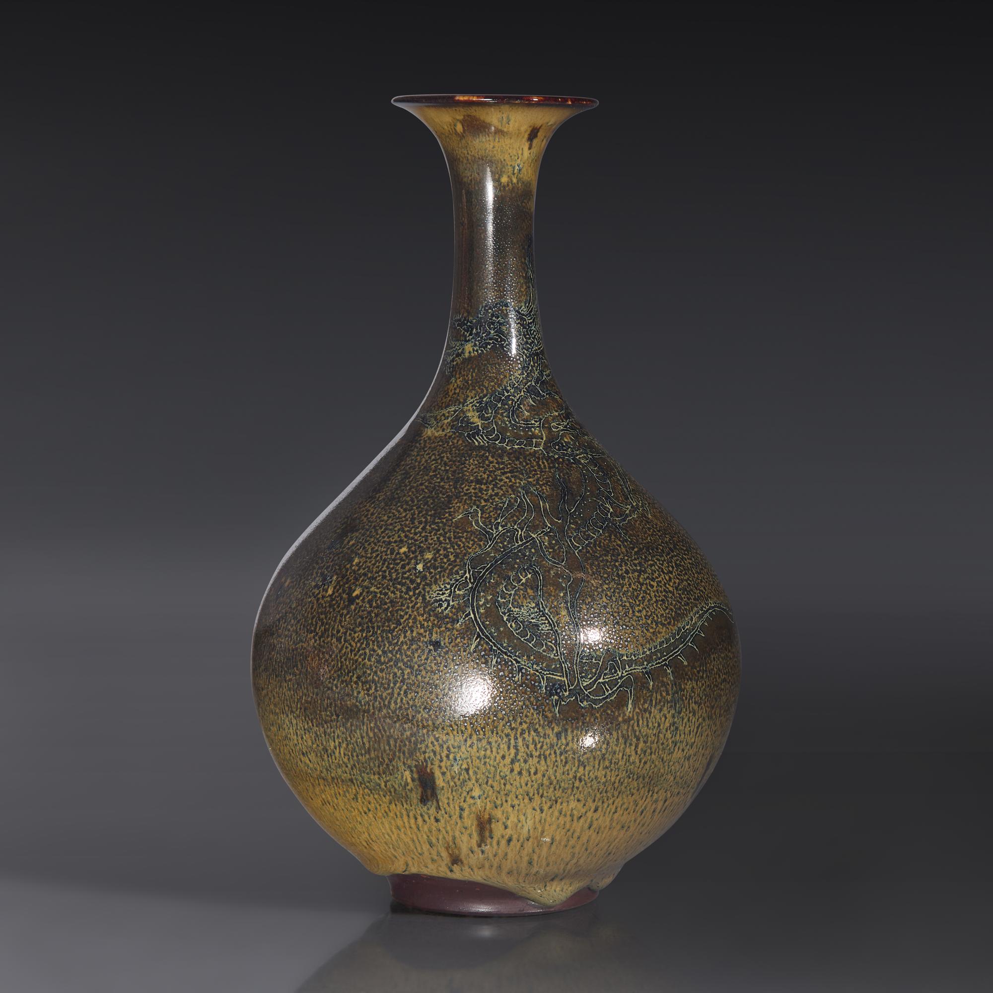 A Japanese 'Dragon' Vase, Makuzu Kozan, Meiji Period — 日本明治時期 宮川香山製龍紋賞瓶