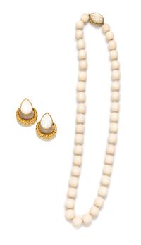 A White Bead Necklace Set, 26".