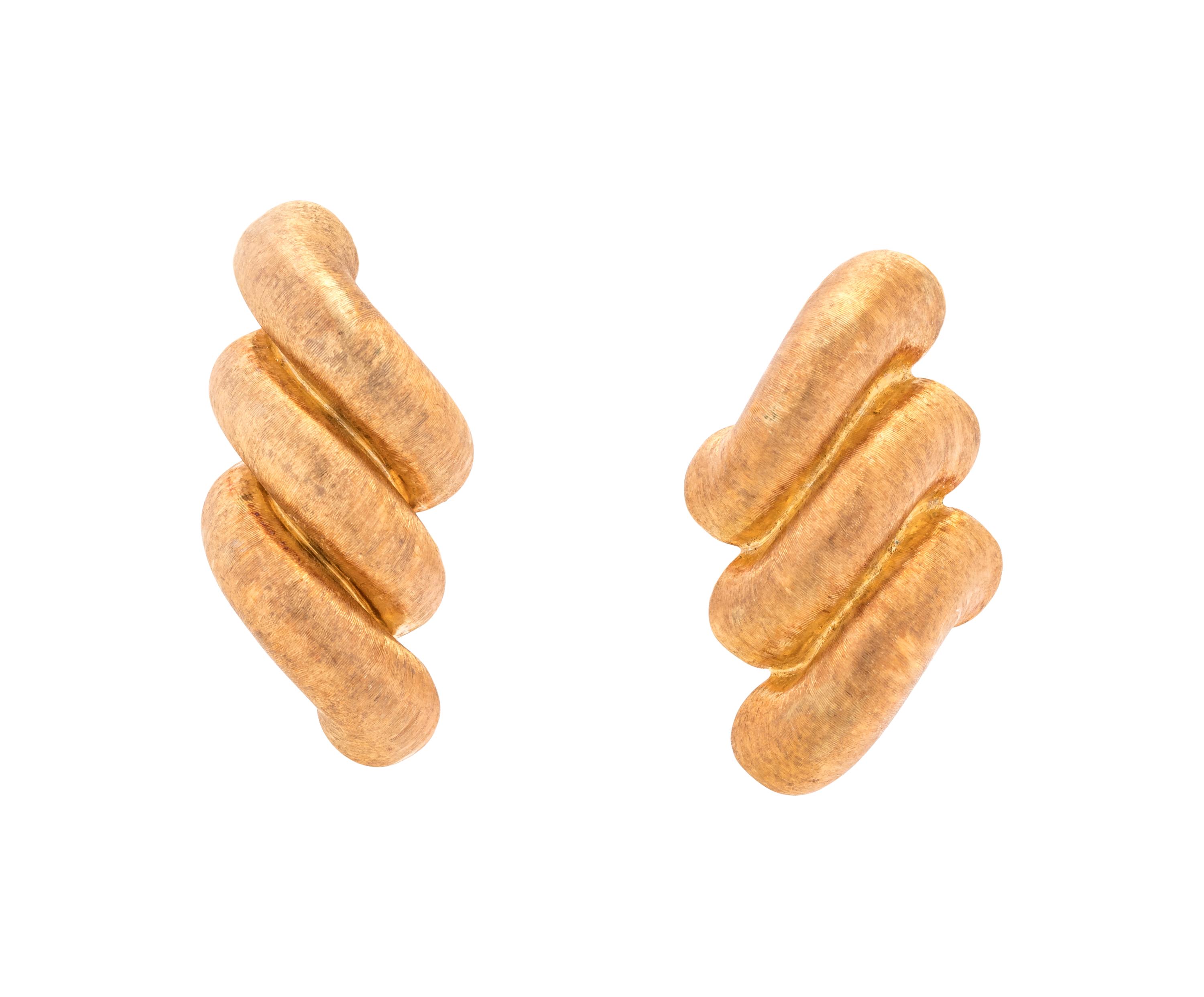 MARIO BUCCELLATI, YELLOW GOLD EARCLIPS