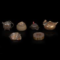 A group of six assorted Japanese and Chinese water droppers and scholar’s items 中国及日本文房一组六件