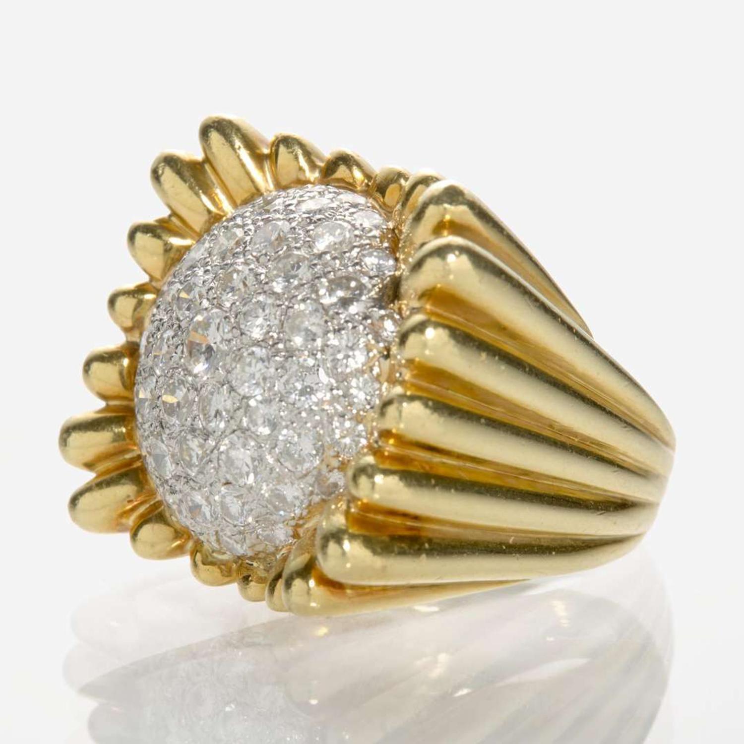 An 18K Yellow Gold and Pavé Diamond Ring