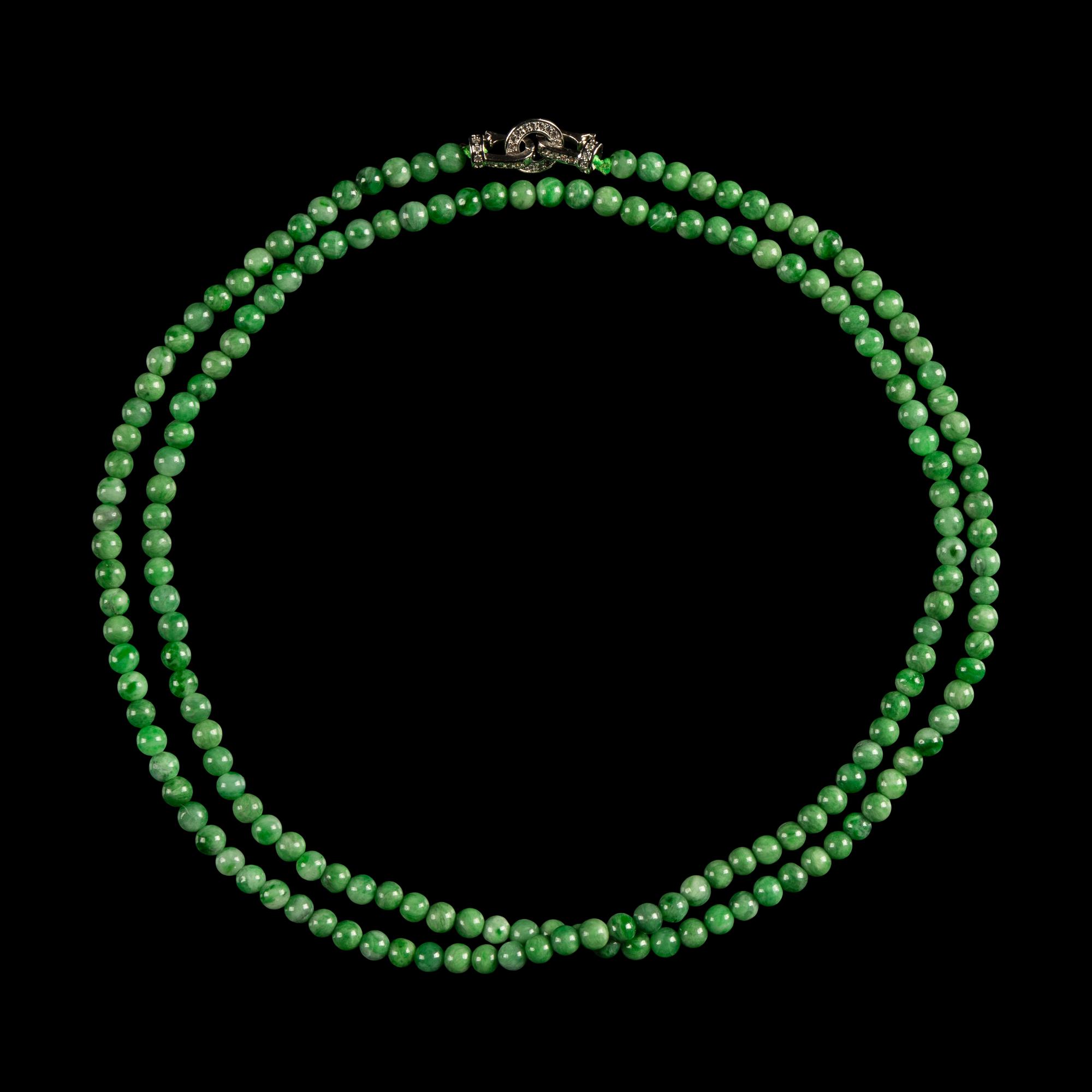 A Chinese Jadeite Bead Necklace — 翡翠珠链一條