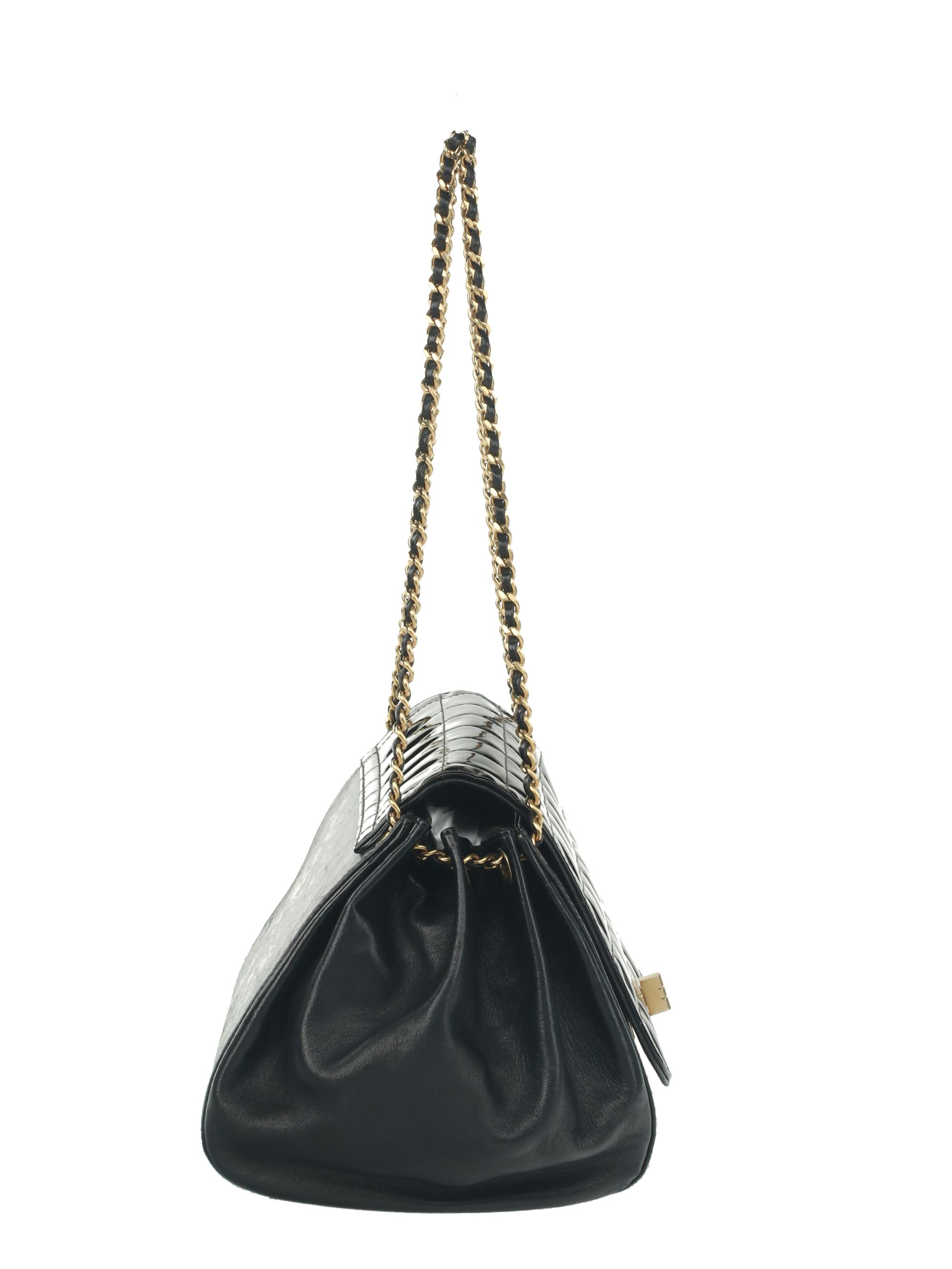 Chanel Chocolate Bar Accordion Bag in Black