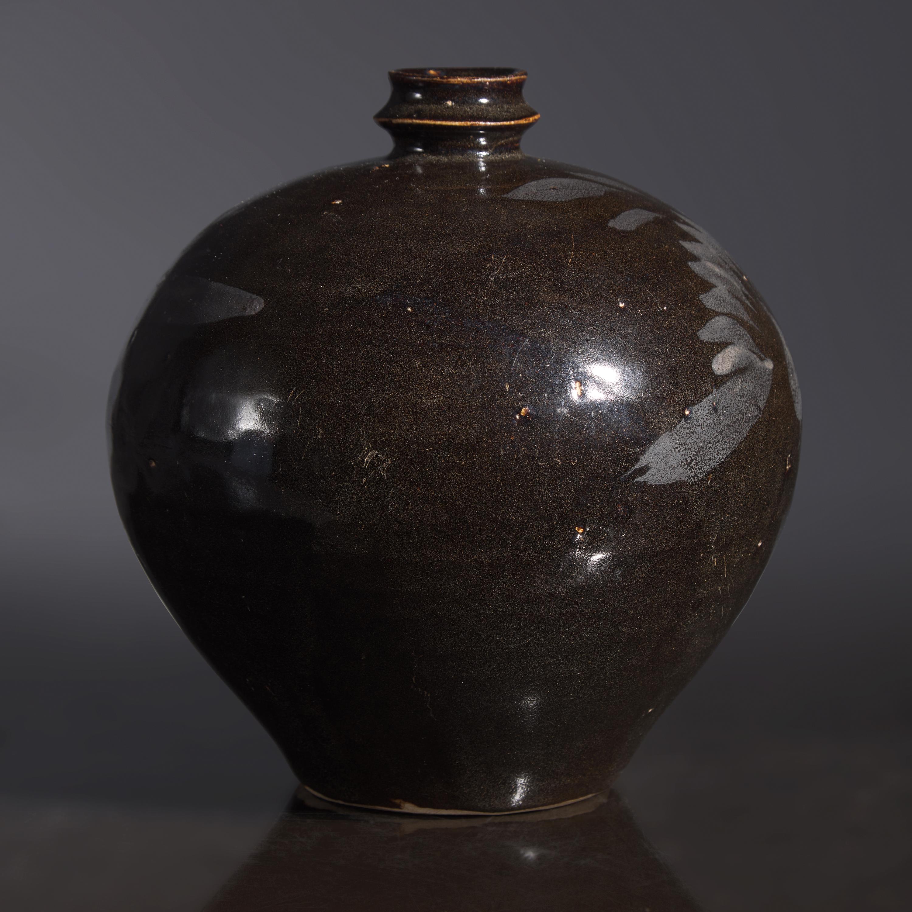 A Chinese Cizhou Black Glazed Jar, Duluping, Jin/Yuan Dynasty — 金/元 磁州窯黑釉鐵鏽花嘟噜瓶