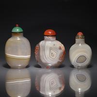 Three Chinese Agate Snuff Bottles, 19th to 20th Century — 晚清-民國 瑪瑙鼻烟壺三支