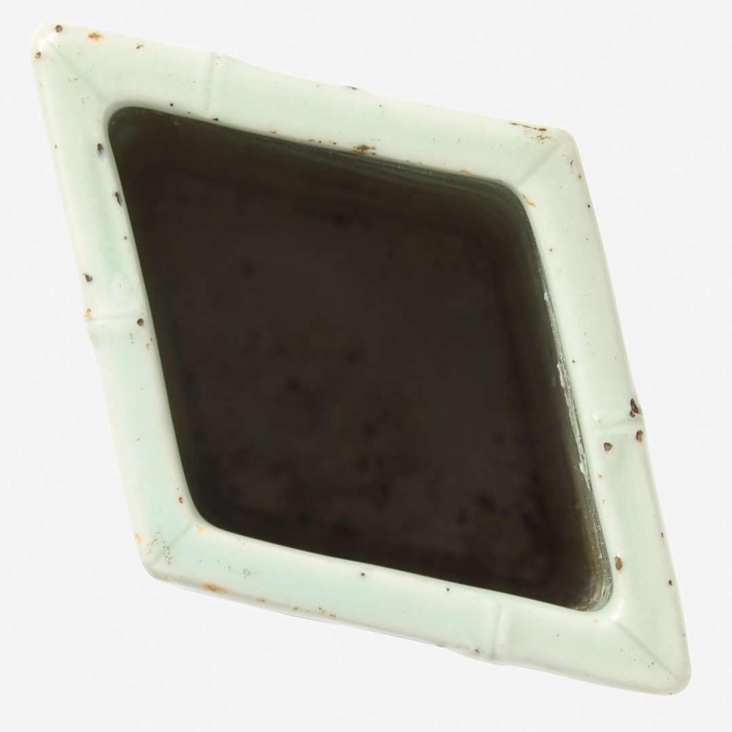 A Chinese famille verte decorated losenge section brush pot 素三彩八仙仿竹編筆筒