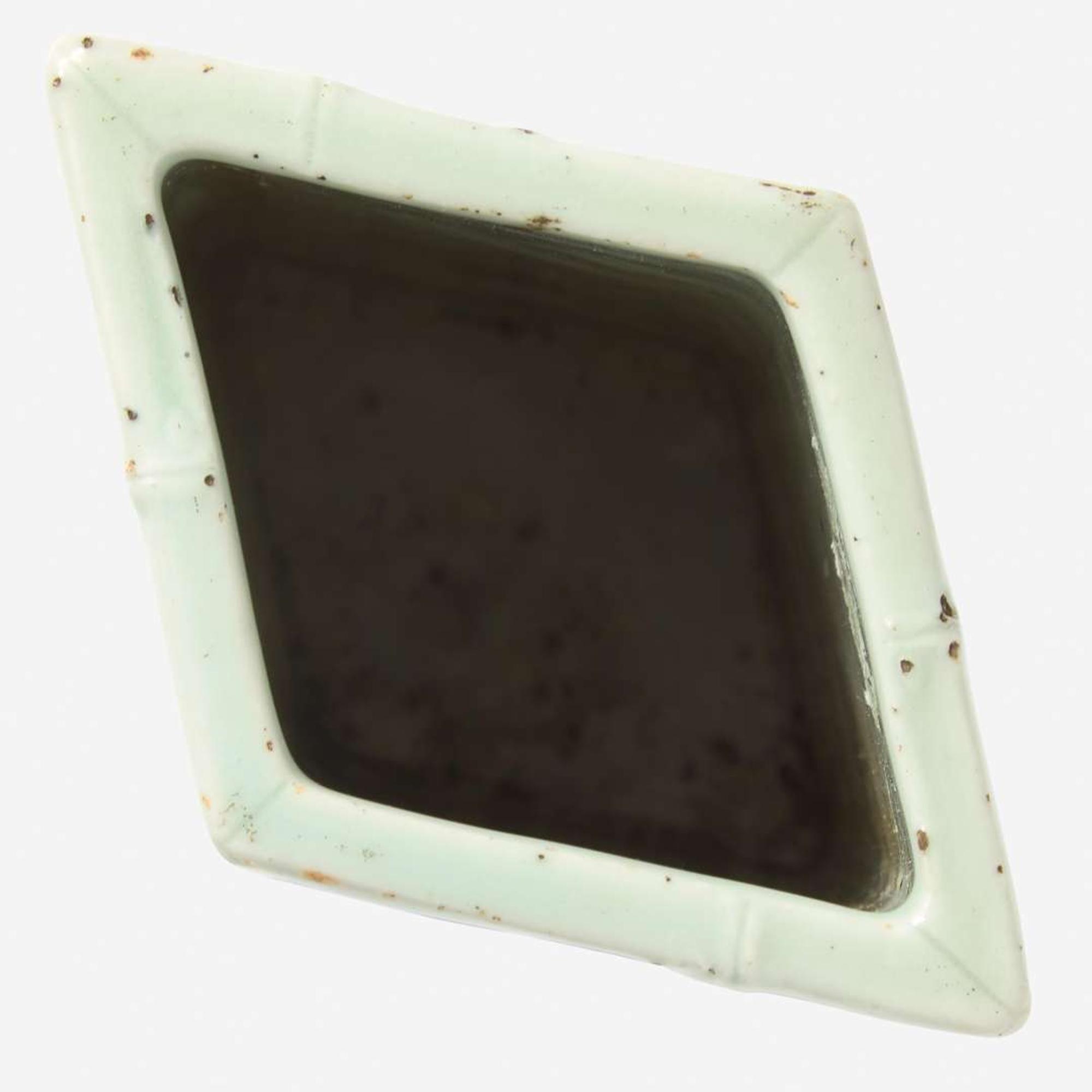 A Chinese famille verte decorated losenge section brush pot 素三彩八仙仿竹編筆筒