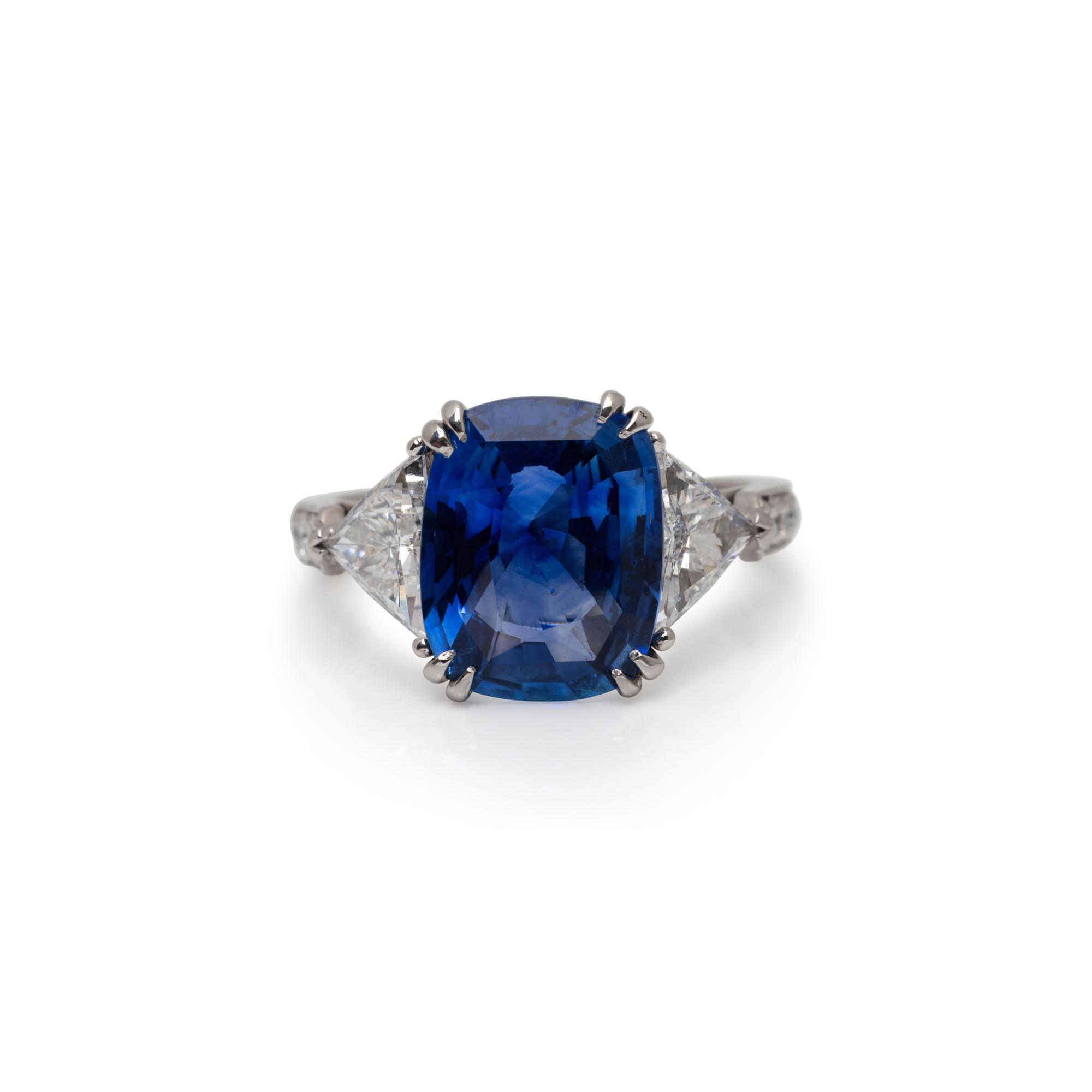 SAPPHIRE AND DIAMOND RING