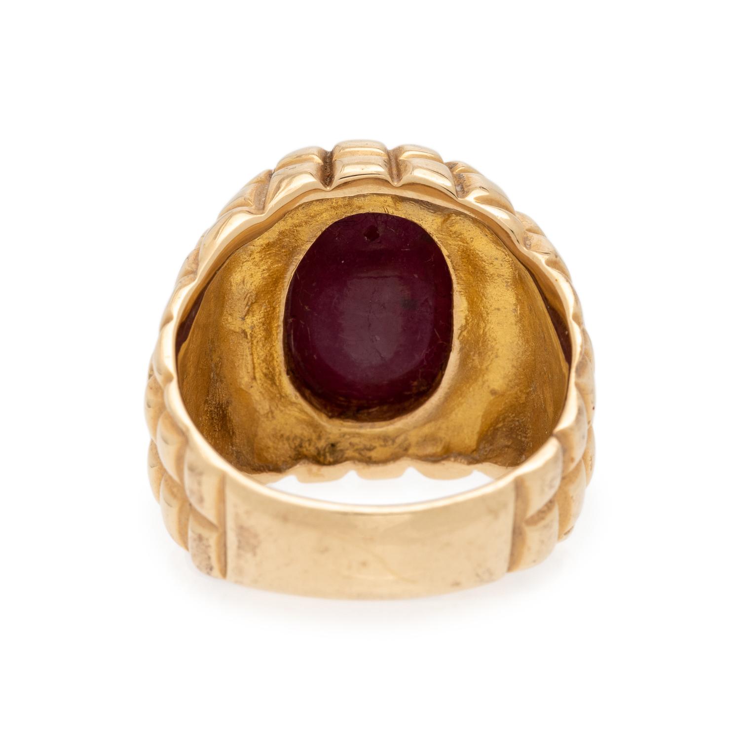 YELLOW GOLD AND RUBY RING