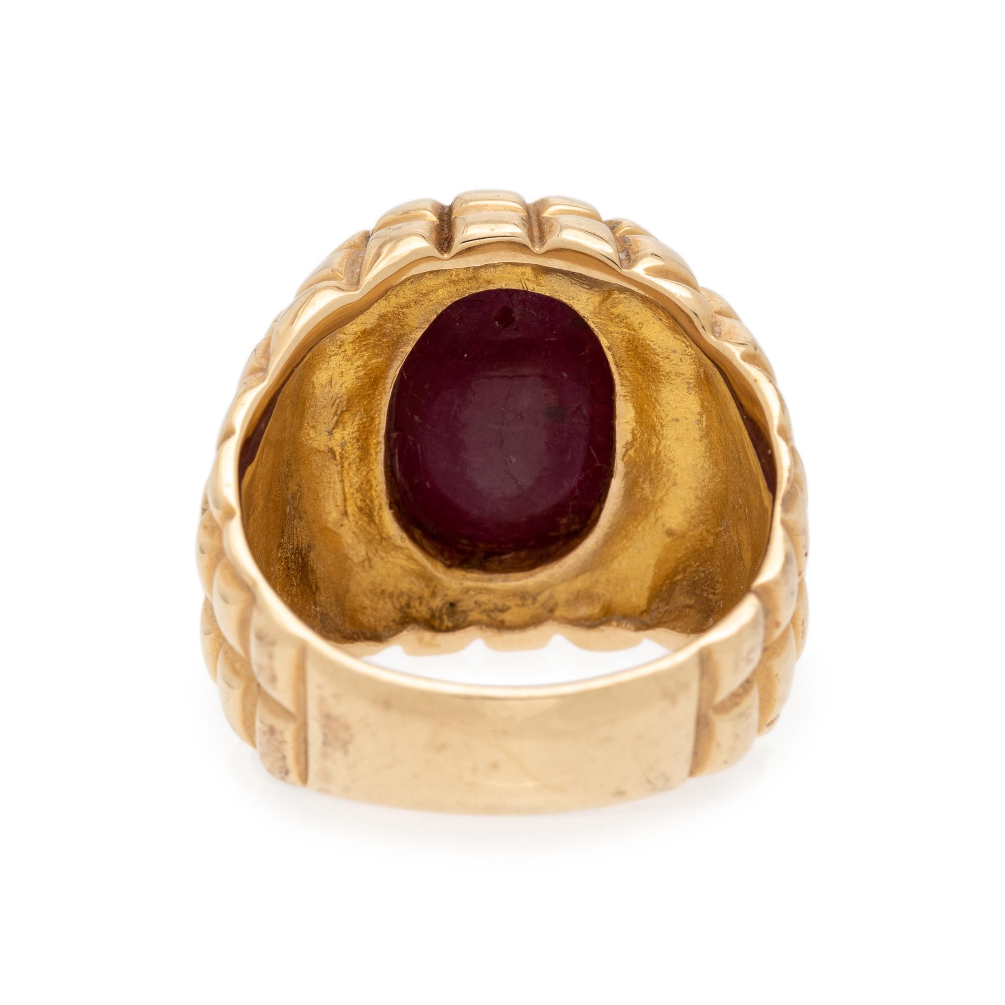 YELLOW GOLD AND RUBY RING