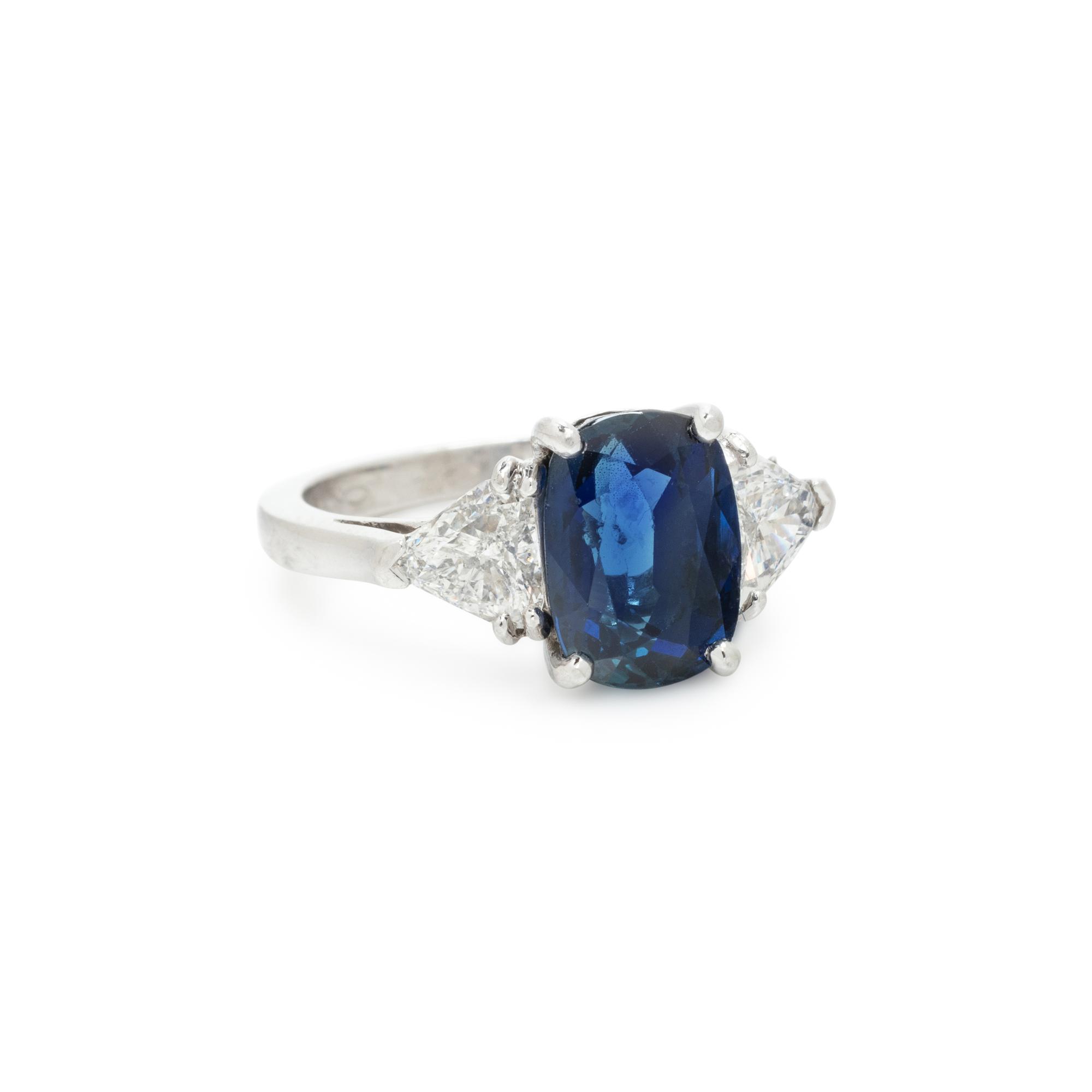 SAPPHIRE AND DIAMOND RING