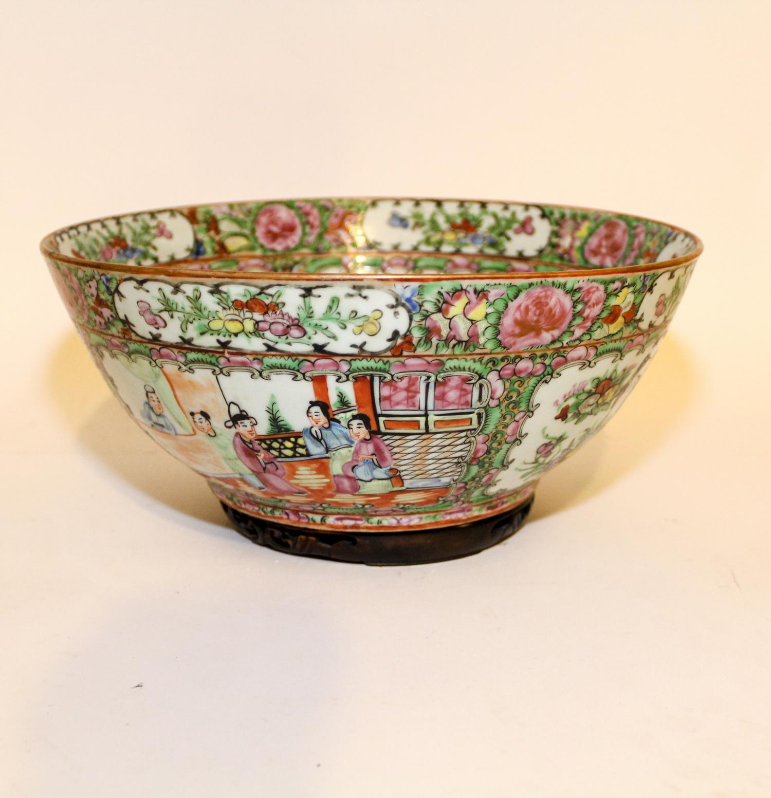 A Chinese Export Rose Medallion Punch Bowl. Diameter 10 3/4 inches. — MID-LATE 19TH CENTURY