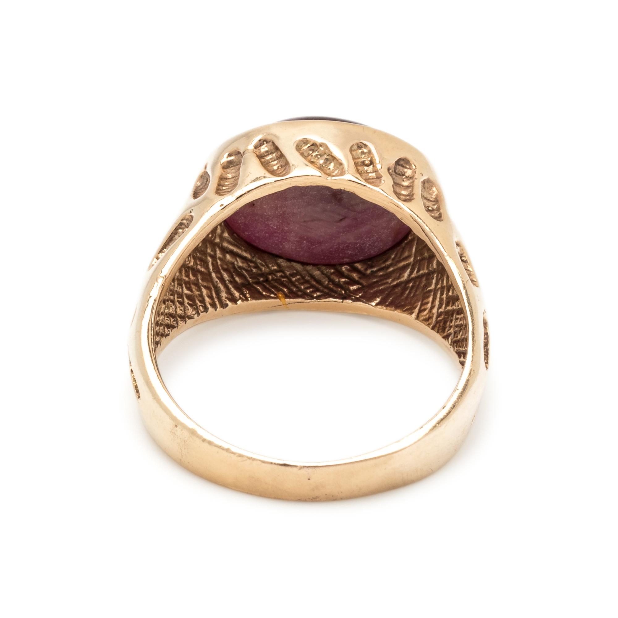 YELLOW GOLD AND STAR RUBY RING