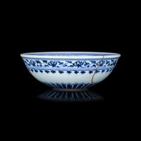 A Chinese Ming-Style Blue and White Porcelain Bowl, Mantouxinwan 青花纏枝花卉紋饅頭心盌