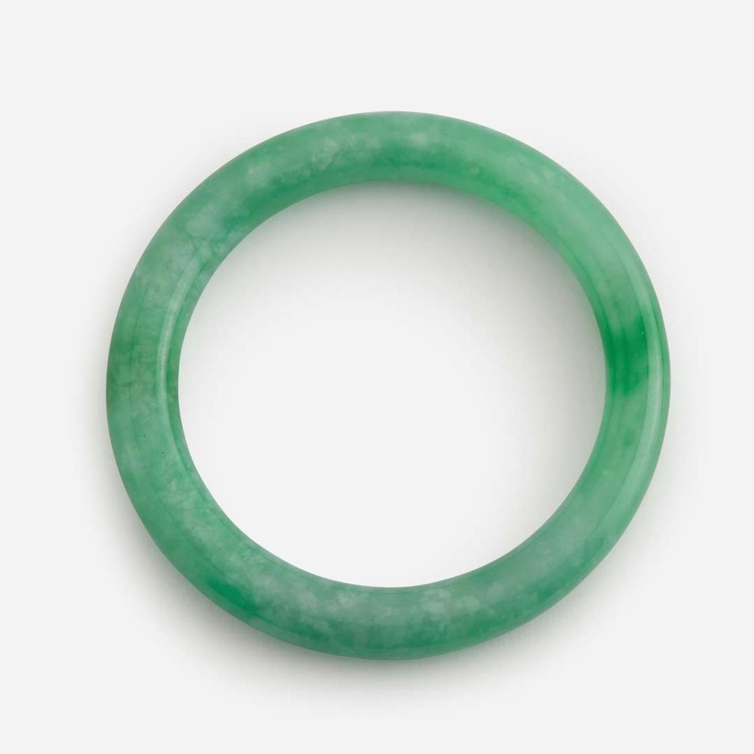 Two jadeite bangles 翡翠圆条镯一组两件