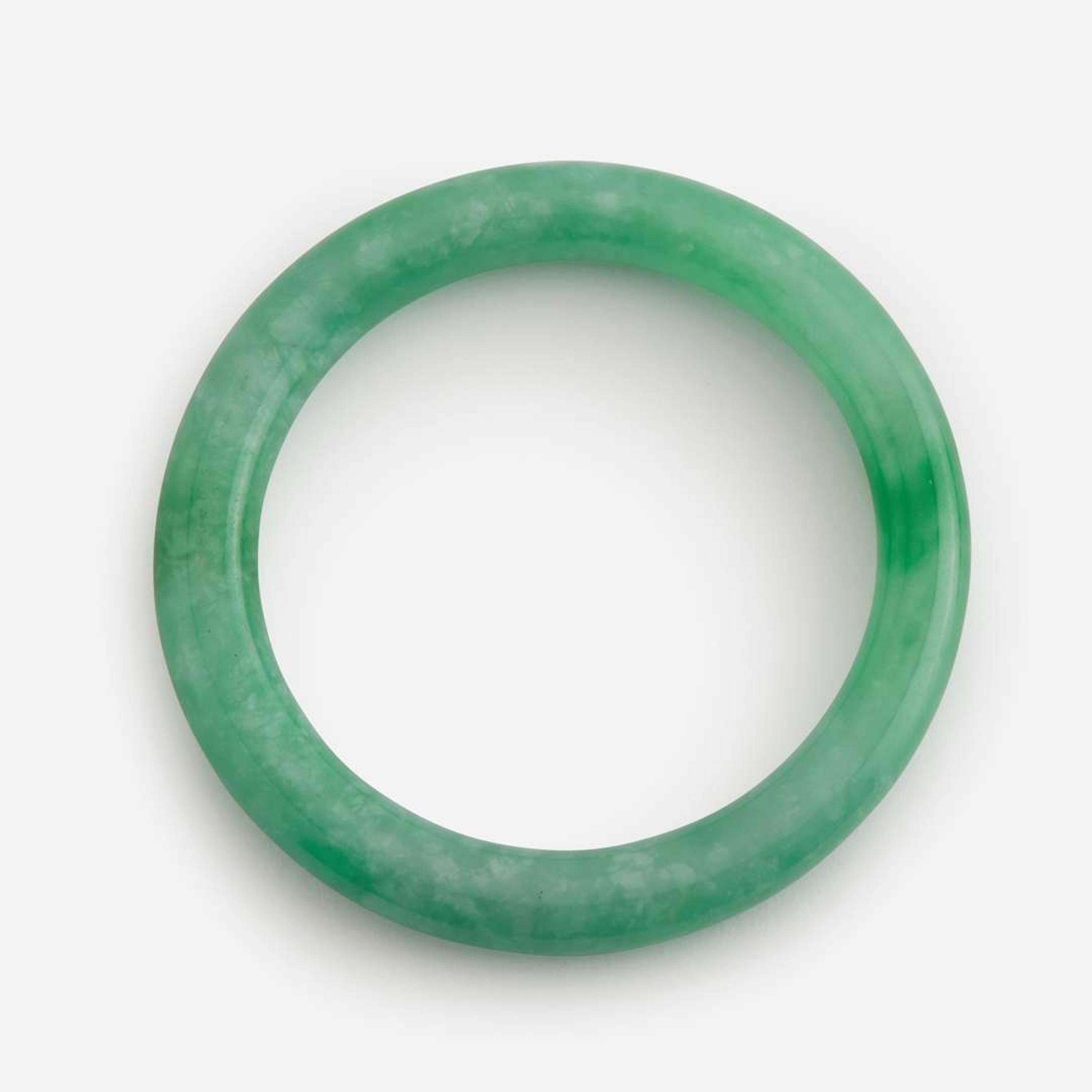 Two jadeite bangles 翡翠圆条镯一组两件