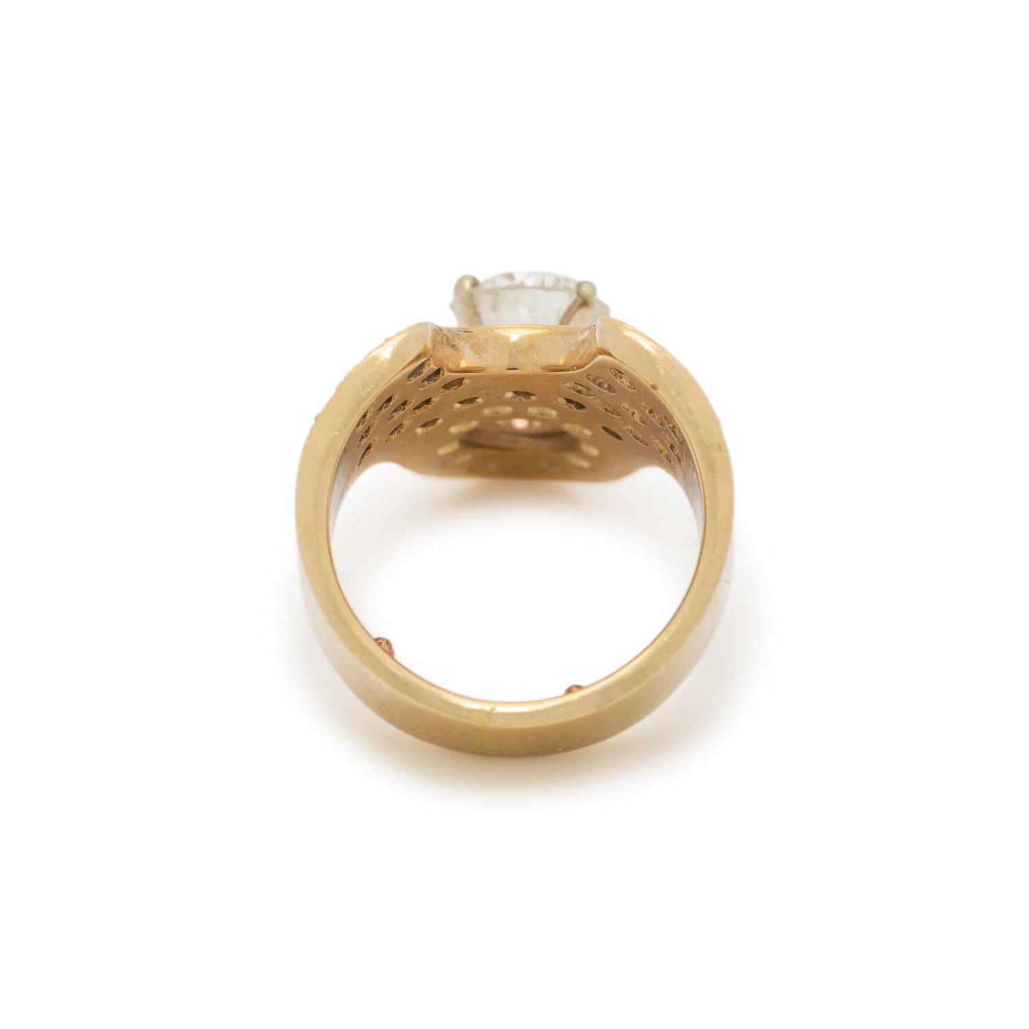 YELLOW GOLD AND DIAMOND RING