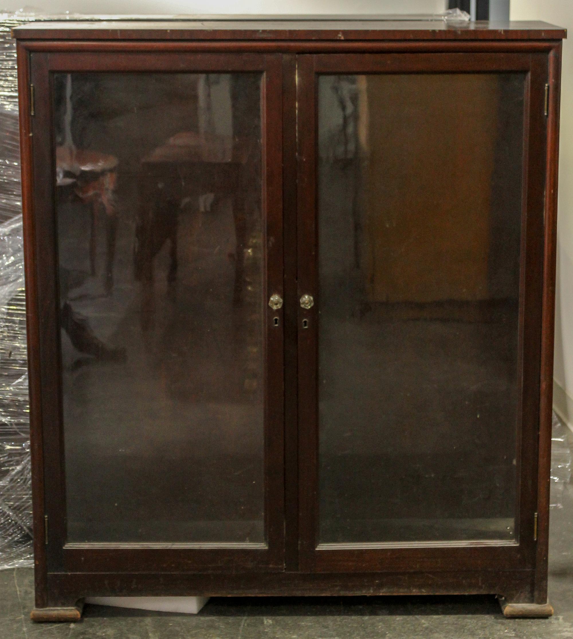 A Pair of Mahogany Bookcases Height 52 x width 46 1/2 x depth 14 inches. — 20TH CENTURY