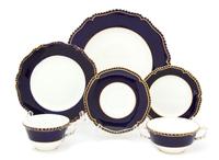 A Royal Worcester Porcelain Partial Dinner Service Dinner plate diameter 10 inches.