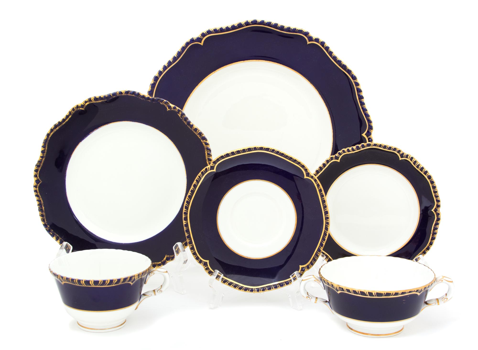 A Royal Worcester Porcelain Partial Dinner Service Dinner plate diameter 10 inches.