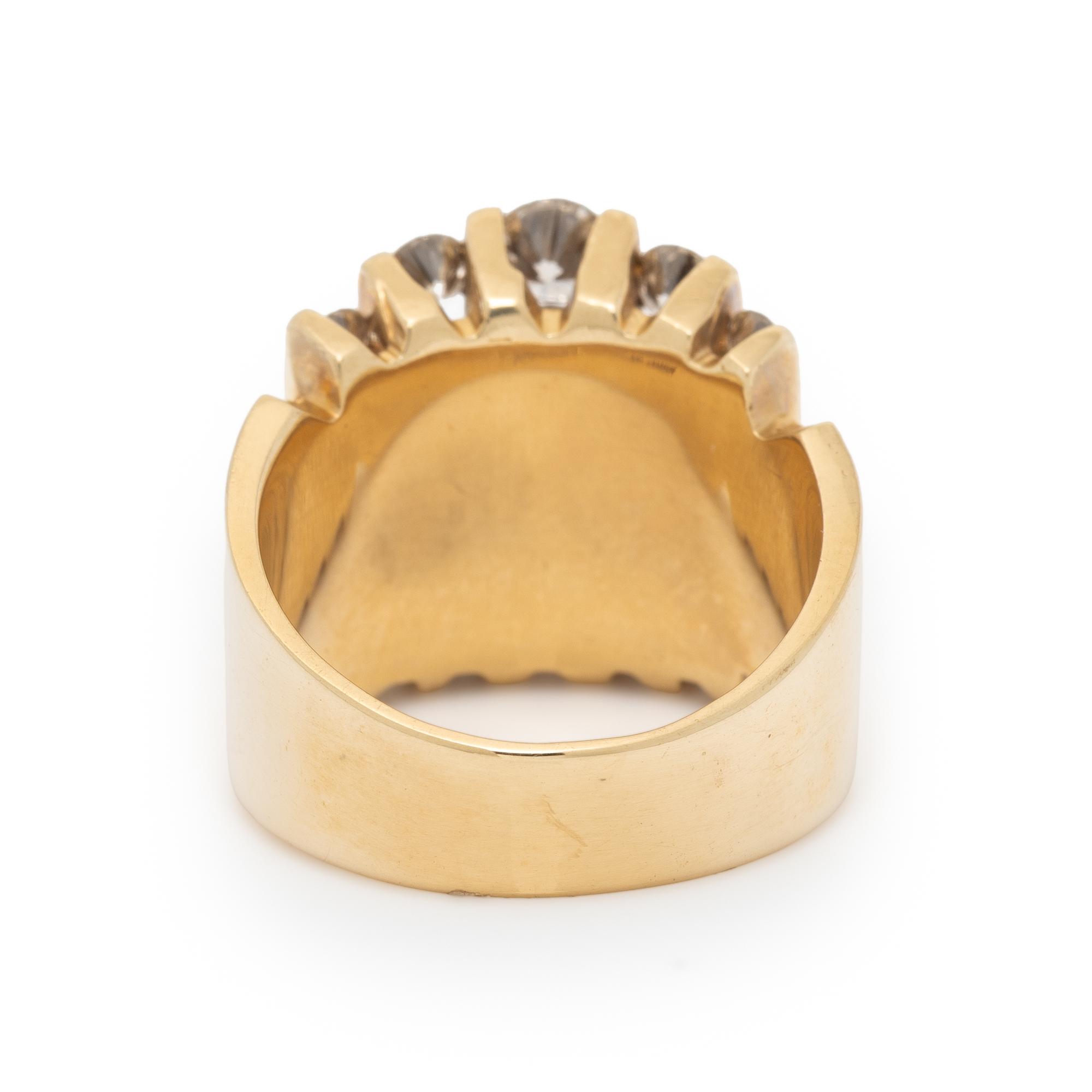 COLORED DIAMOND AND YELLOW GOLD RING