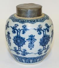 A Chinese Export Porcelain Ginger Jar Height 9 1/4 inches. — 19TH CENTURY
