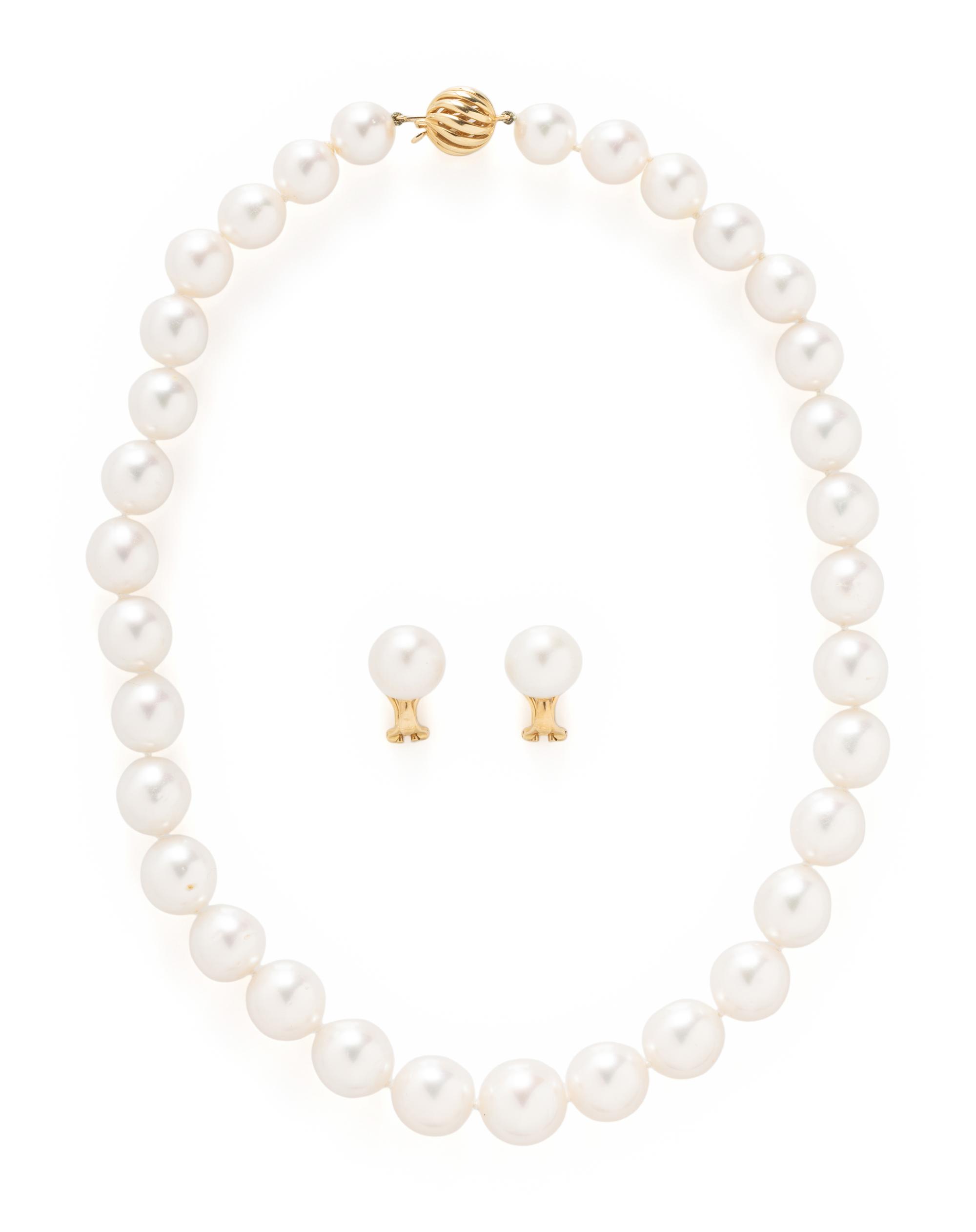 CULTURED PEARL NECKLACE AND CLIP EARRINGS