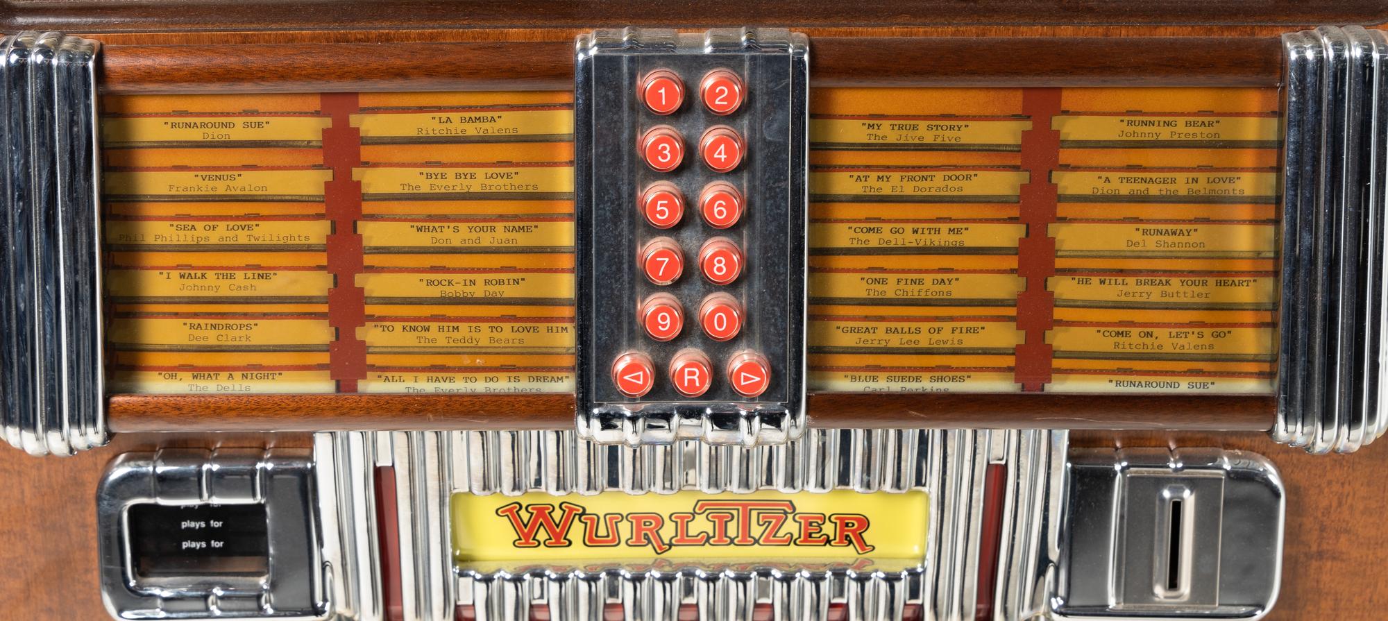A Wurlitzer Model 1015-CD Juke Box