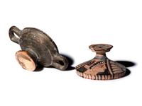 An Apulian Red-Figured Lekanis