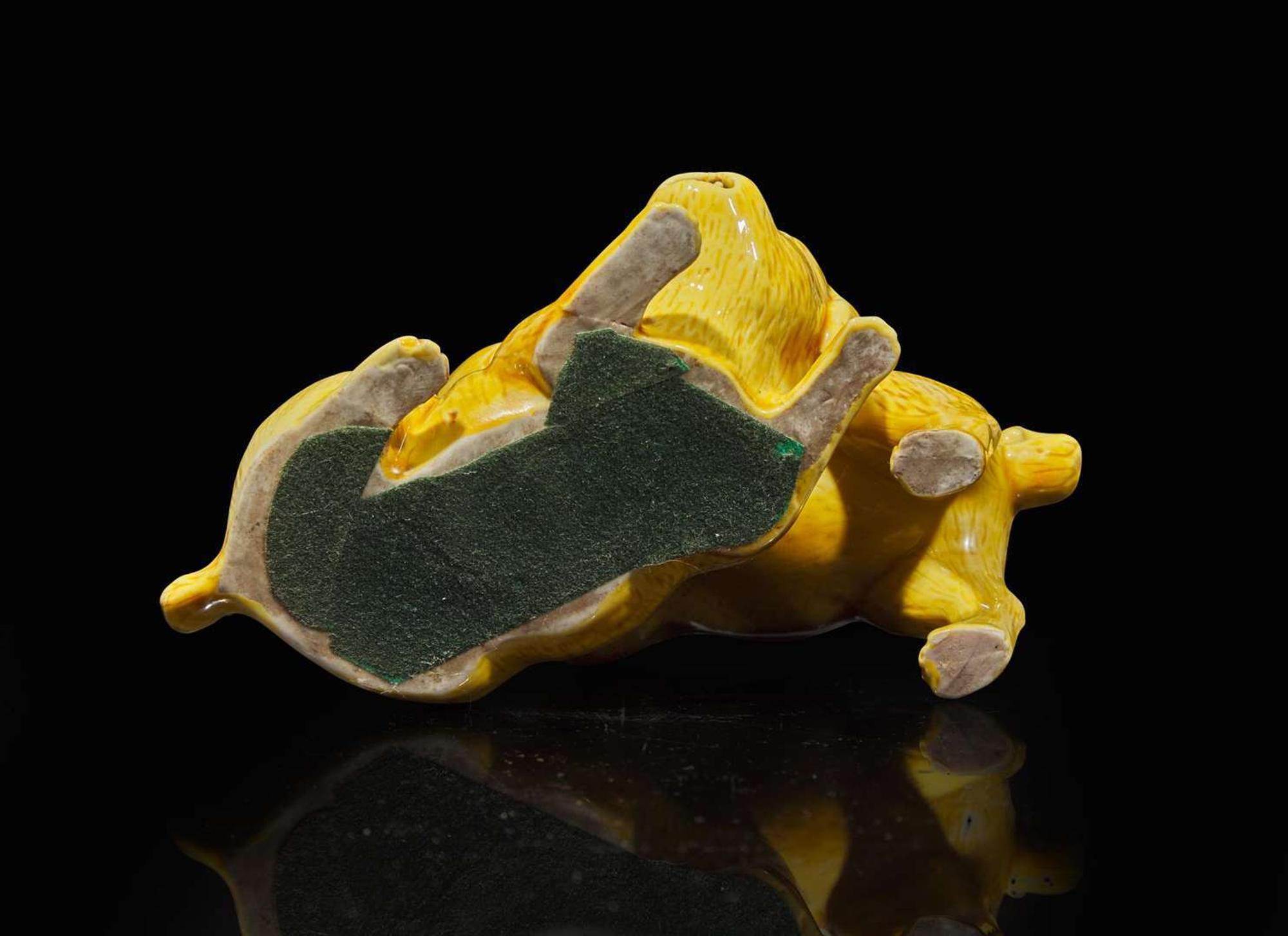A Japanese yellow-glazed porcelain "Puppies Playing" group, possibly Hirado, 19th/early 20th century 日本黃釉瓷小狗 可能為平戶 十九至二十世紀早