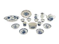 Sixteen Worcester Porcelain Table Articles