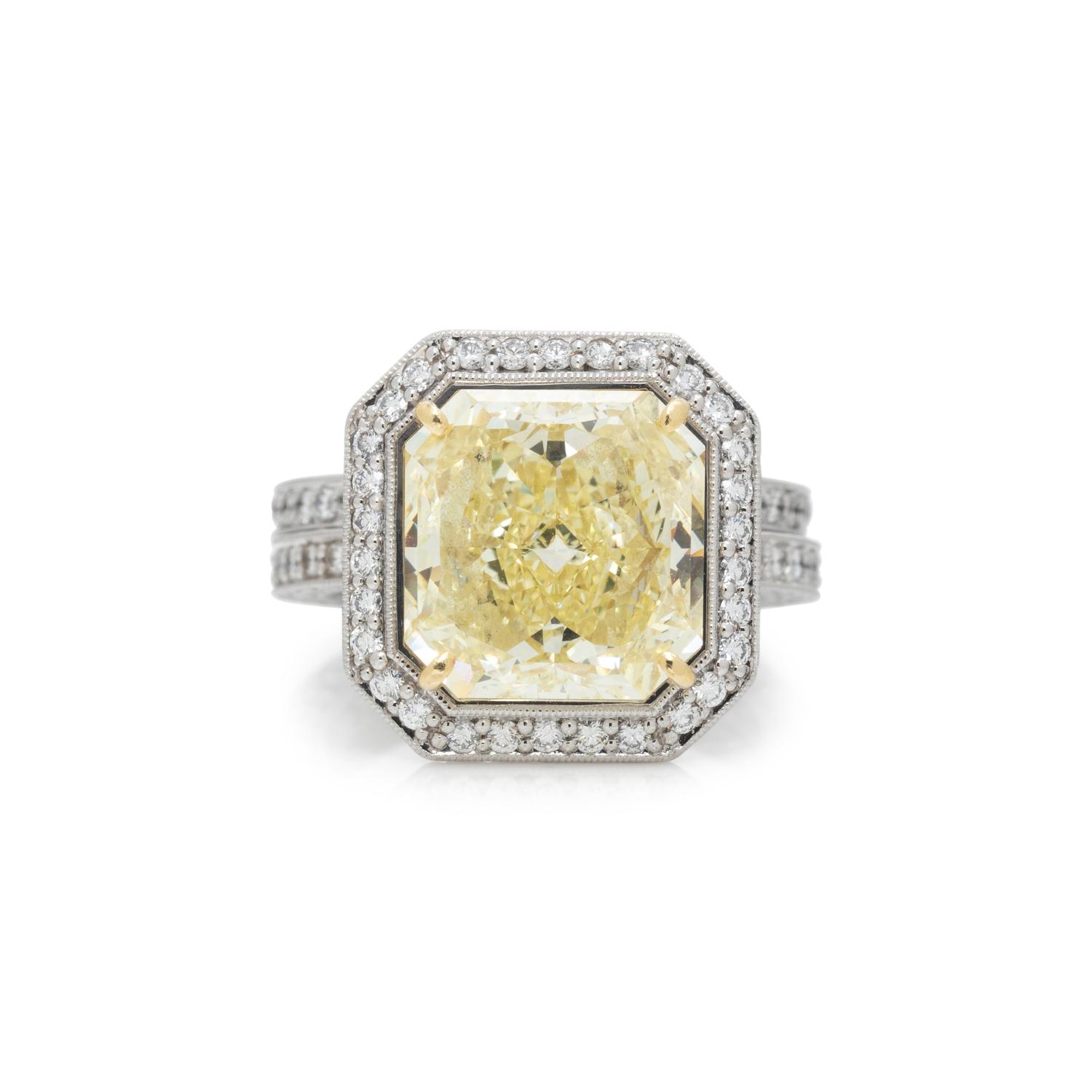 FANCY YELLOW DIAMOND AND DIAMOND RING SET