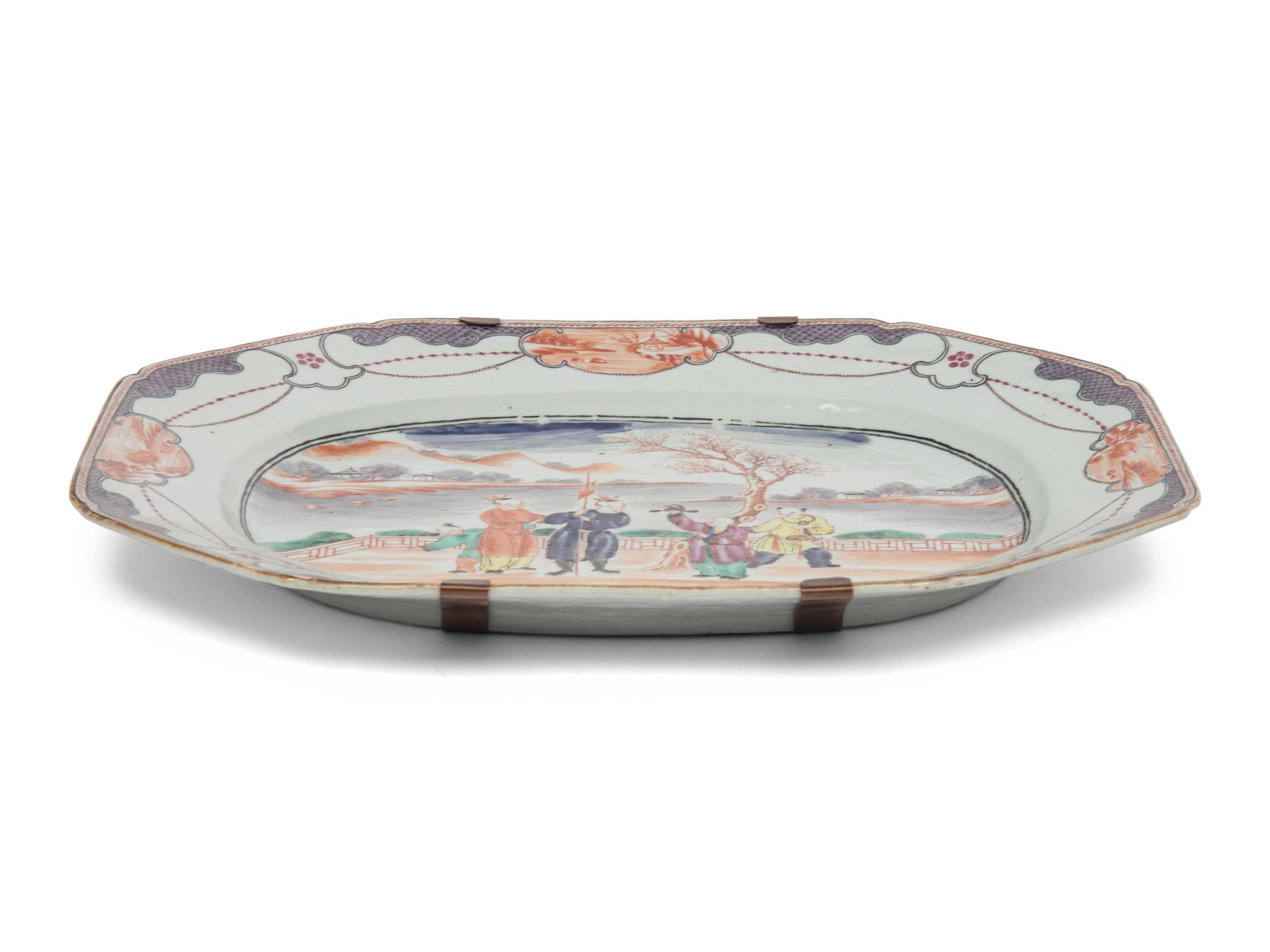A Chinese Export Porcelain Platter