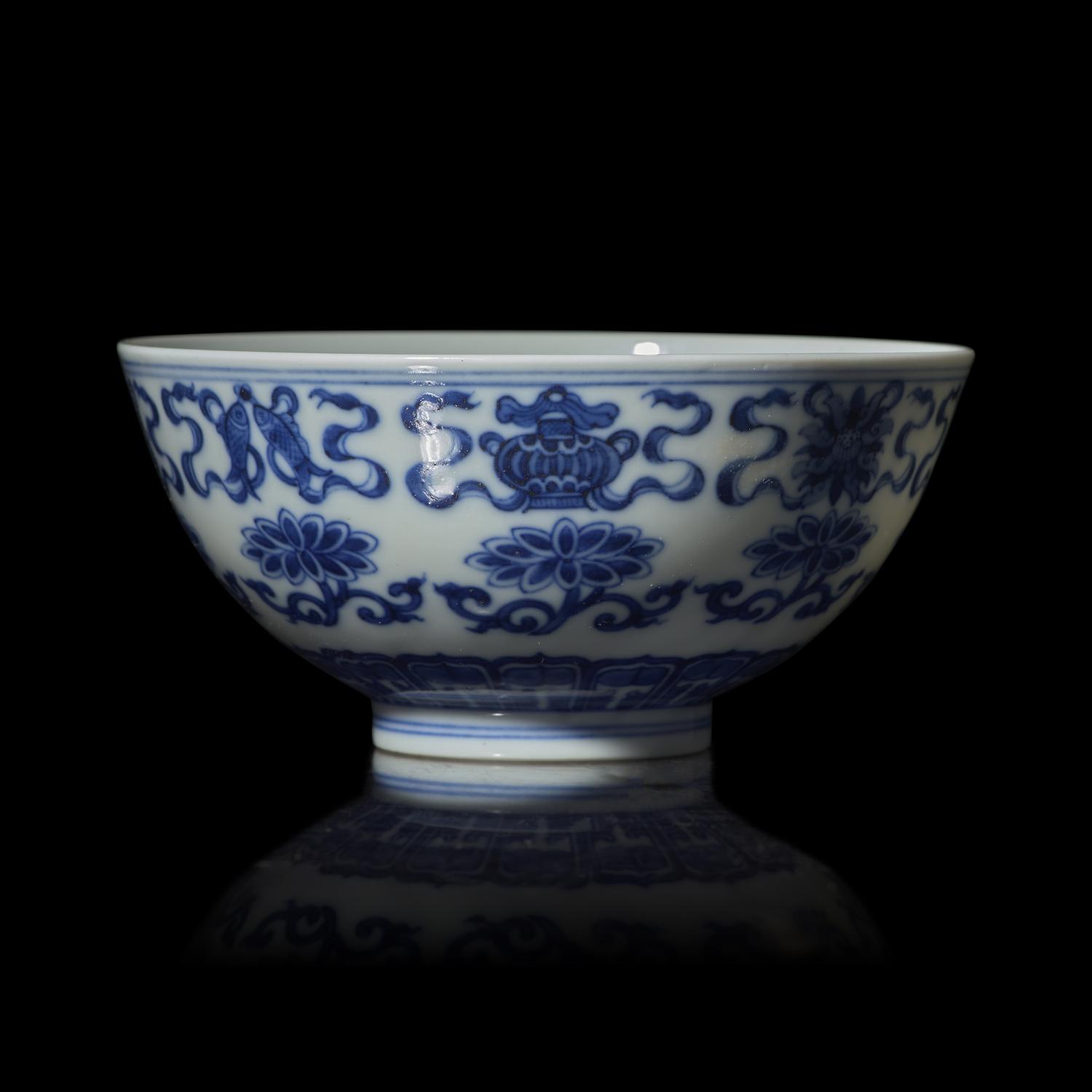 A Chinese Blue and White Porcelain 'Lotus' Bowl, Early 20th Century 二十世紀初 青花八寶蓮花盌