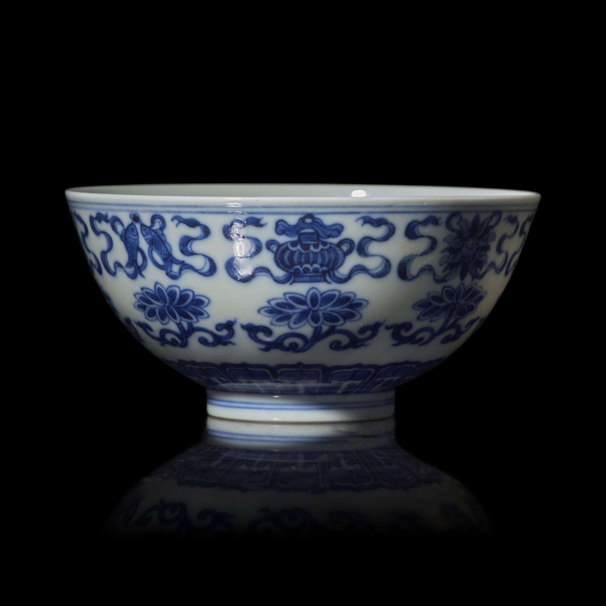 A Chinese Blue and White Porcelain 'Lotus' Bowl, Early 20th Century 二十世紀初 青花八寶蓮花盌