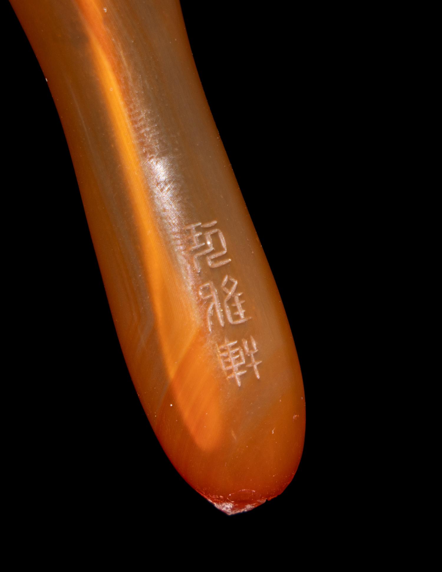 A Chinese Carnelian Agate Slender Gourd-Form Snuff Bottle