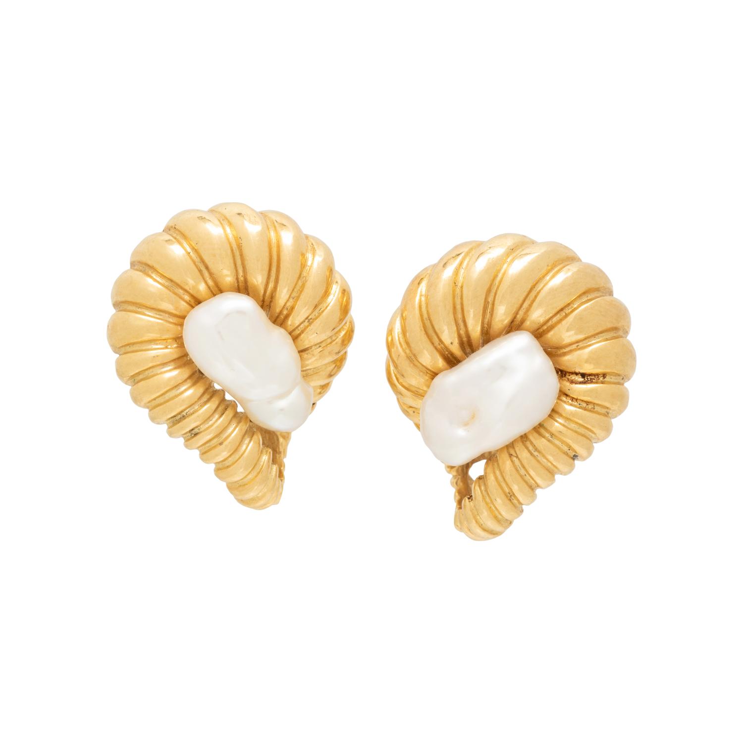 TIFFANY & CO., YELLOW GOLD AND CULTURED BAROQUE PEARL CLIP EARRINGS